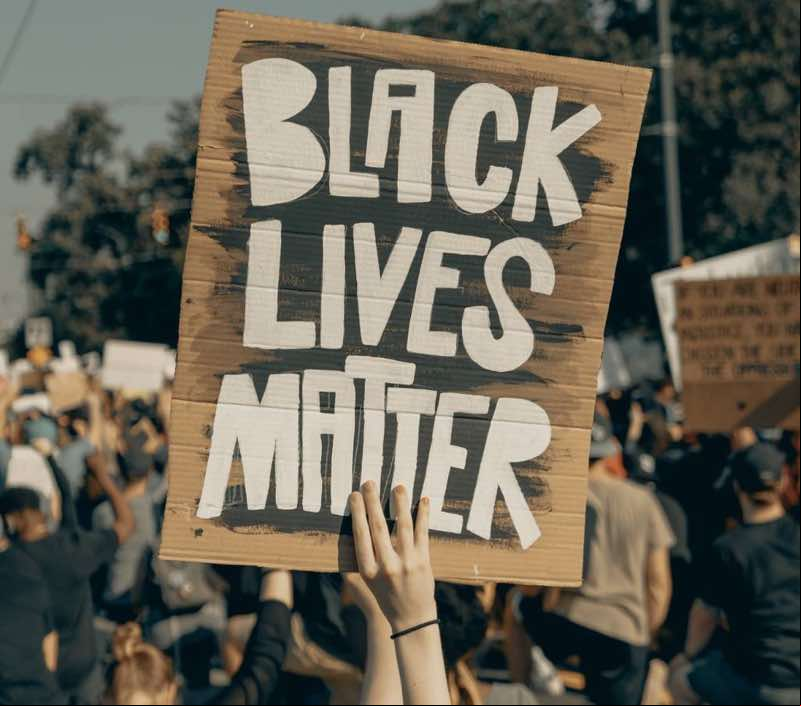 “Estos tiempos necesitan de una postura comprometida en lo legal y político” / Unsplash 
