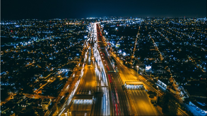 El año pasado el valor de los financiamientos ascendió a 5.433 millones de dólares al cerrar 25 créditos. / Unsplash, Juan Cruz Mountford