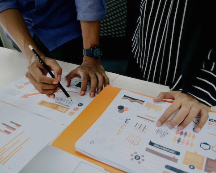 Los OKR son un marco de trabajo que permiten diseñar y alcanzar objetivos.