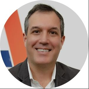Marcelo Carreira *