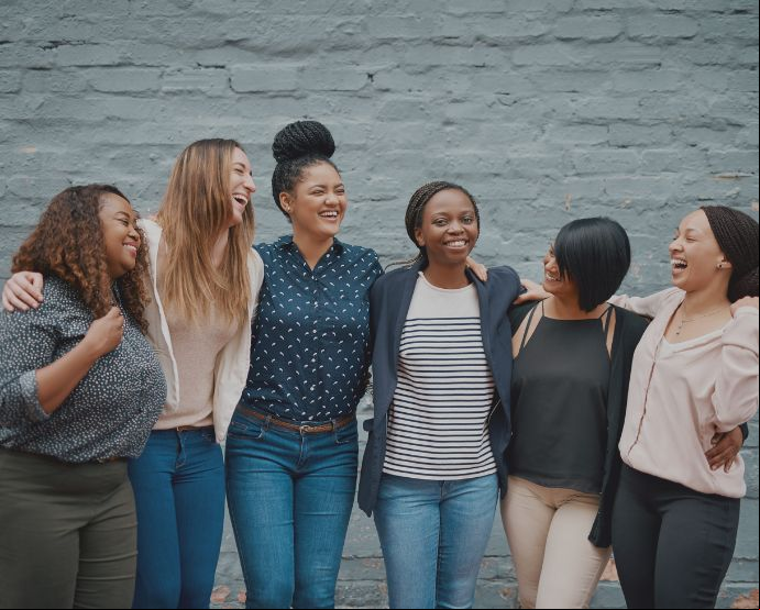 María Teresa Paillés: “La sororidad entre abogadas implica tener siempre presente la forma de involucrar a más mujeres en nuestro ámbito laboral”. / Crédito de la imagen: www.canva.com