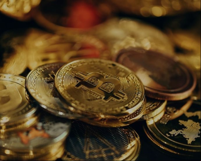 Los dos principales aspectos que no están regulados por la Ley MiCA son las NFT y las monedas digitales de los bancos centrales. / Unsplash, Traxer.