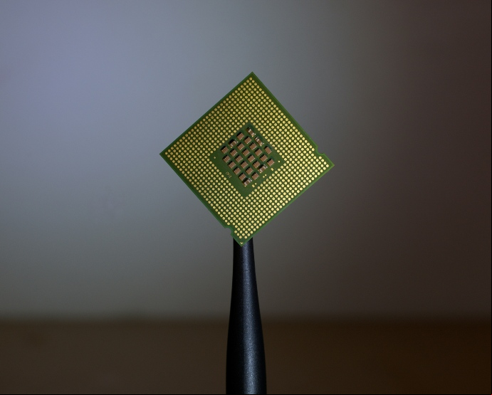 Broadcom invertirá significativamente en I+D y en acelerar la implementación de soluciones a través de VMware / Brian Kostiuk - Unsplash