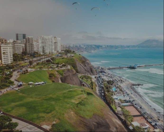 La economía peruana cerró el 2023 con una caída de 0,55 %./ Foto Unsplash - Creators Brand.