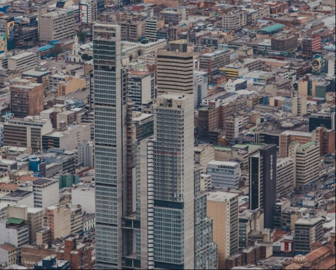 la ley colombiana hoy no prevé un procedimiento que permita acudir a la justicia ordinaria a solicitar medidas cautelares en apoyo de un arbitraje. / Unsplash, Kobby Mendez.