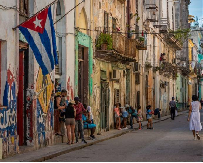 El proceso de bancarización se ha convertido en una prioridad política para Cuba e irá ganando relevancia en los próximos años./ Unsplash - JF Martin.