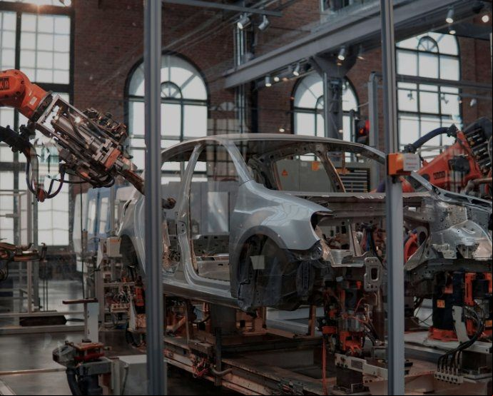Por su peso en las exportaciones de México hacia Estados Unidos, la industria automotriz será una de las más afectadas por la política arancelaria de Trump./ Unsplash - Lenny Kuhne.