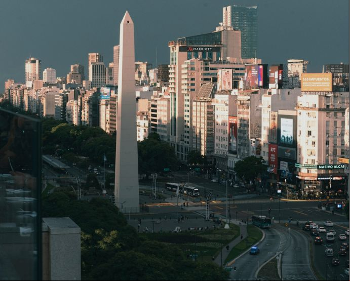 Después de dos años consecutivos de contracción, el Banco Mundial proyecta un crecimiento del Producto Interno Bruto (PIB) de 5 %./ Unsplash - Mario Amé.