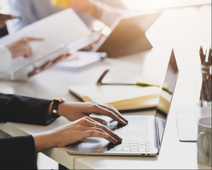 Todas las empresas continúan operando bajo su propia marca / Canva