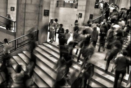 Implementar entrenamientos robustos y periódicos para revisar casos prácticos, situaciones o consultas específicas, es una de las prácticas que se está llevando a cabo entre las empresas, explica la abogada. / José Martín Ramírez - Unsplash.