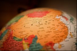Antes de solicitar un registro de marca en China se debería hacer una búsqueda exhaustiva de antecedentes de marcas idénticas o similares registradas con anterioridad / Christian Lue - Unsplash.