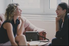 Un coach ejecutivo puede ayudar a los abogados a adaptarse a los cambios que genera la IA en el sector legal. / Crédito de la imagen: www.canva.com