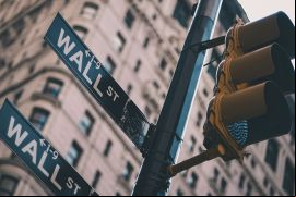 Apostar a la Bolsa de Nueva York es una de las formas más rentables, pero riesgosas de invertir en EE. UU./ Unsplash - IoIo.