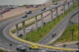 Se espera que la economía peruana crezca este año tras la ligera contracción registrada en 2023./ Unsplash, Mikhail Mokrushin.