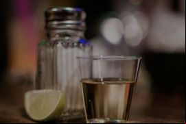 Las marcas colectivas y las marcas de certificación pueden actuar en rescate de la industria tequilera / Unsplash; Francisco Galarza.