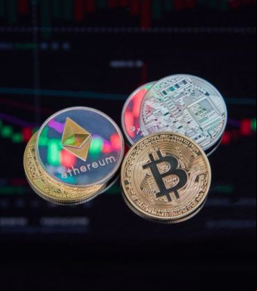 Millones de personas usan sistemas digitales sofisticados desde sus celulares con plena confianza. ¿Por qué no podría ocurrir lo mismo con las criptomonedas? / Canva.
