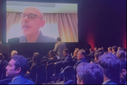 Más de 400 profesionales asisten a la conferencia. 