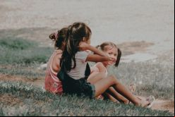 La brecha salarial sigue siendo enorme, en promedio las mujeres en México ganan en promedio entre 18 % a 30 % menos. / Melodie Descoubes - Unsplash - Charlein Gracia.