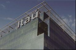 El acuerdo de compraventa fue suscrito el 24 de agosto. / Tomado de las redes sociales de Itaú.