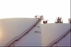 Chevron firma contrato con IEnova para almacenar combustible en nuevo terminal en México
