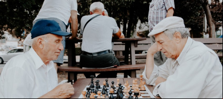 "Con la promulgación de leyes que promueven el retiro de fondos, el contenido esencial del derecho fundamental a la pensión se ha visto vulnerado", Victor Ferro. / Unsplash, Vlad Sargu.