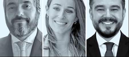 Cristian Palacios Vergara, de Aninat Abogados (izquierda); Alina Bendersky, de Bofill Mir (centro); y Jorge Luis Arenales, de Arias (derecha).