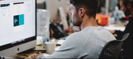 En Colombia buena parte de los emprendimientos tiene que ver con tecnología y moda./ Unsplash - Studio Republic