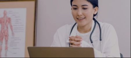Se requiere mayor claridad sobre los requisitos por cumplir de las plataformas que facilitan el servicio, el alcance de su uso y, en especial, el tratamiento y protección de los datos personales que dan. / Canva.