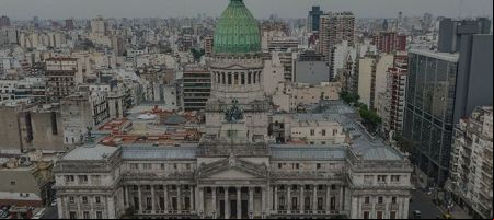 En Argentina existen hoy, al menos, seis tasas de cambio diferentes./ Unsplash - Nestor Barbitta.