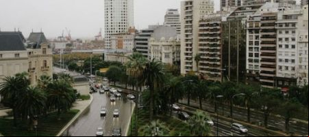 Argentina aplica restricciones cambiarias desde hace más de una década./ Unsplash - Nathalia Segato.