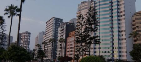 Perú atraviesa una coyuntura económica que reducirá la tasa de crecimiento de este año./ Unsplash - H.R. Kocher.