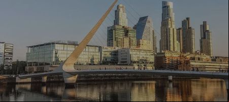 Se prevé que la economía argentina caiga este año cerca de 3,5 %./ Unsplash - Francisco Ghisletti.