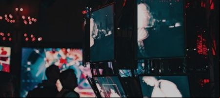 Hay un futuro para los NFT, a pesar del desplome de su valor como piezas de arte / Unsplash, Maxim Hopman.