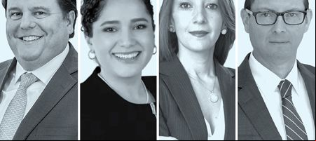 José Setti Dias, de Demarest (izquierda); Cristina Sandoval, de Consortium (centro); Verónica Arroyo y Diego Palacios Brito, de Robalino.
