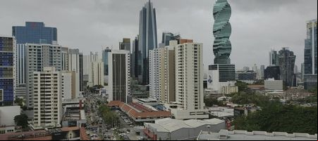 Según el Banco Mundial, Panamá crecerá este año 2,5 %, cifra muy por debajo del 6,5 % de crecimiento en 2023./Foto Darren Miller - Unsplash.