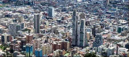 En Colombia, las industrias más dinámicas en el primer tercio del año fueron energía, alimentos y bebidas, transporte y logística y telecomunicaciones./ Unsplash - Levi Ari Pronk.