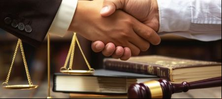 El arbitraje puede ser una alternativa conveniente para resolver conflictos empresariales que impliquen materias complejas, especializadas o sensibles./ Canva.