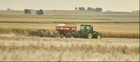 Adecoagro opera en Argentina, Brasil y Uruguay, donde posee 200.000 hectáreas de tierras de cultivo y varias instalaciones industriales./ Tomada de la página de la empresa en Facebook.