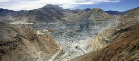 Hudbay obtiene tres leaseback de equipos mineros y refinancia deuda con Caterpillar