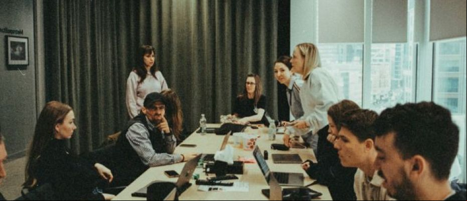 Argentina, Chile, Panamá, Perú y Ecuador lideran el ranking de países con mayor estrés laboral crónico. / Foto: Unsplash, Annie Spratt.